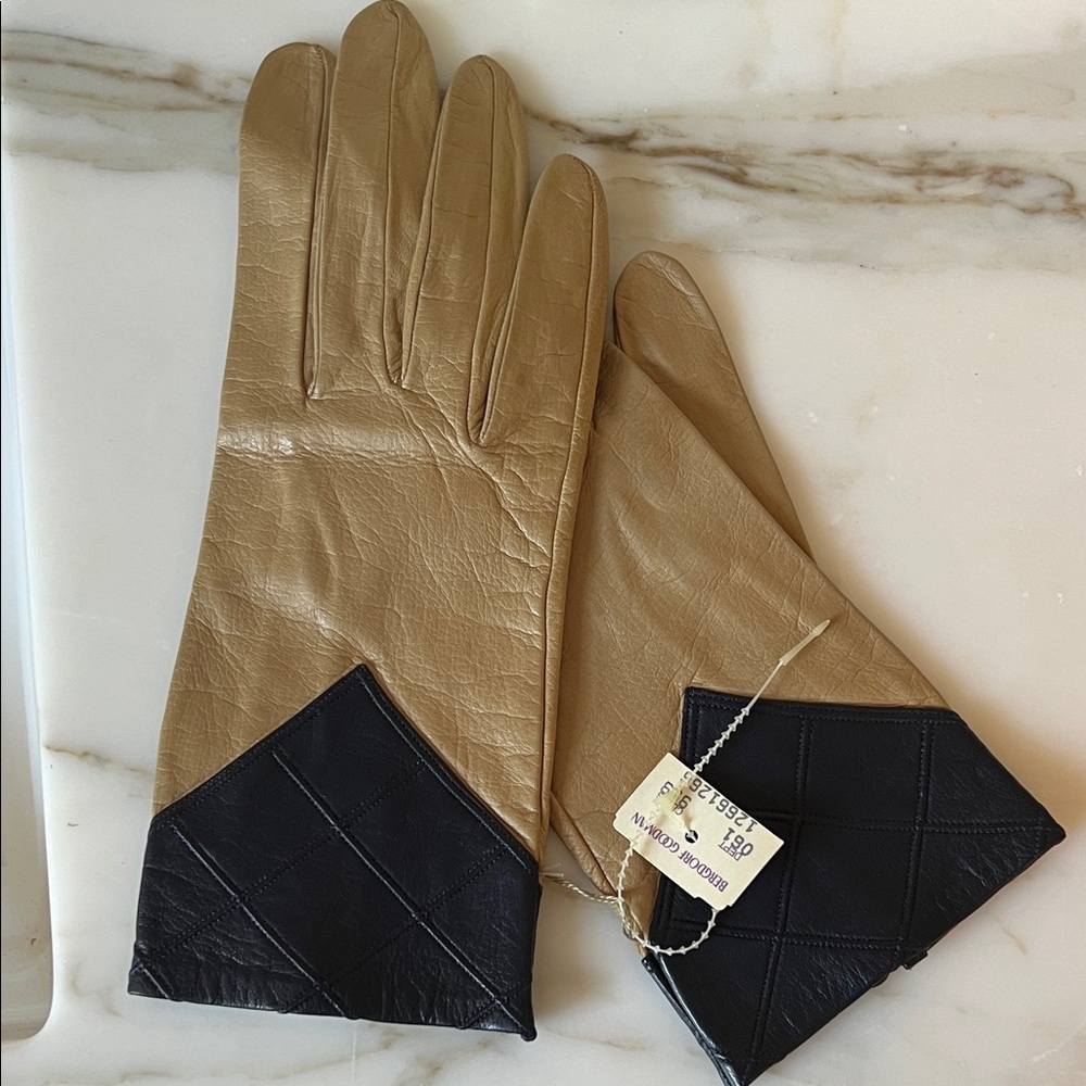 NWT Vintage Classic Chanel Gloves- size 7 1/2 in Beige and Black